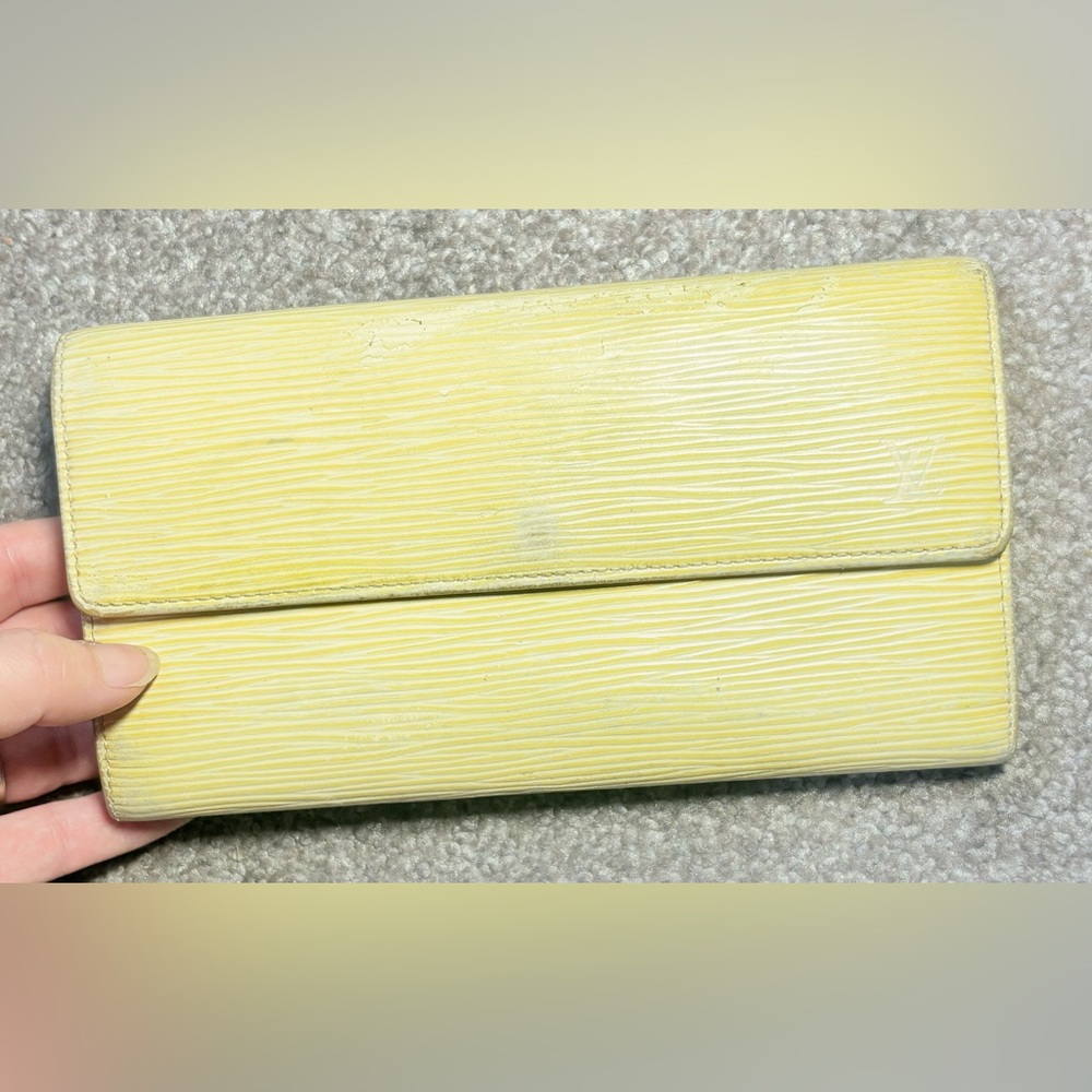 Auth LOUIS VUITTON Yellow Epi Leather Sarah Long Envelope Wallet - Picture 2 of 15